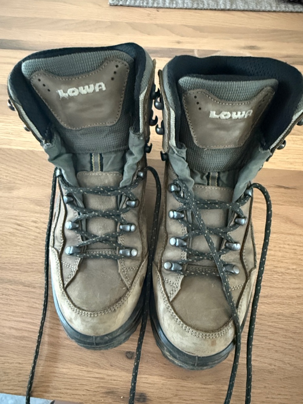 Lowa women’s Olive Brown Hiking Boots with Black Accent size 9